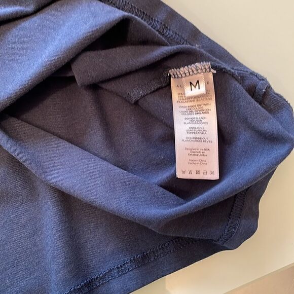 Alphalete t-shirt navy medium   - Picture 6 of 8